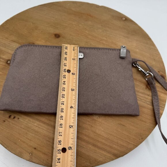 Baggallini RFID Wristlet Purse Wallet Gray Neutral Minimalist Travel read - Picture 8 of 10